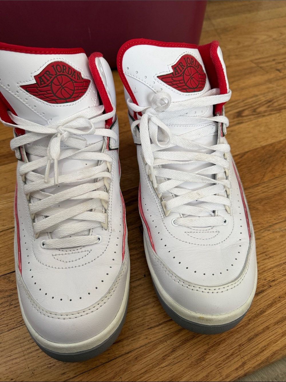 AIR JORDAN 2 RETRO SZ 10.5 WHITE GREEN VARSITY RED - Picture 6 of 6